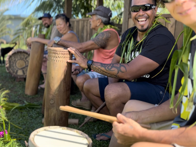 Apprendre à jouer un instrument de percussion traditionnel